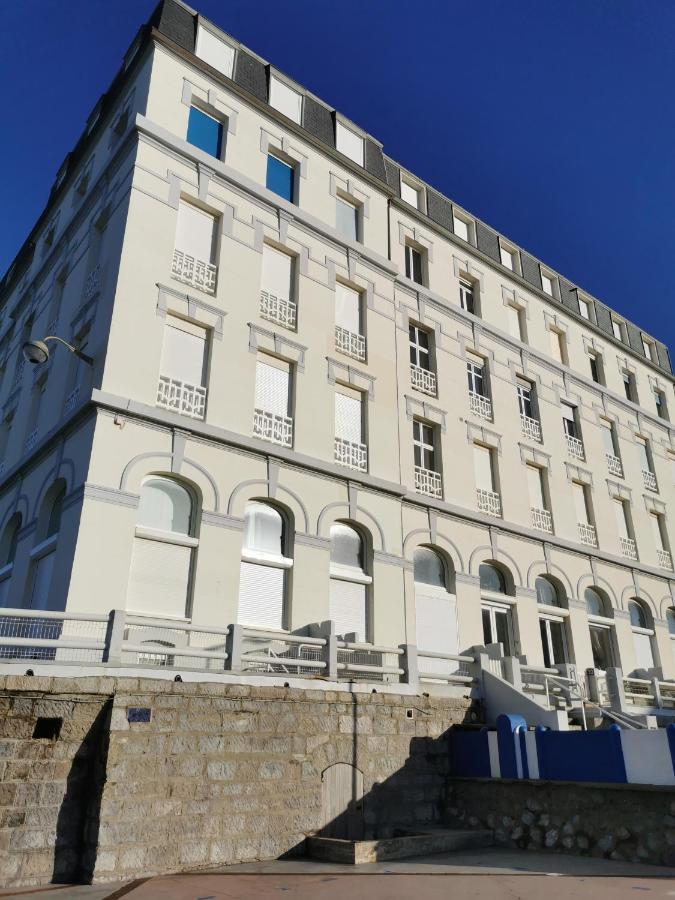 Une Pause Sur La Digue Wimereux Exterior foto